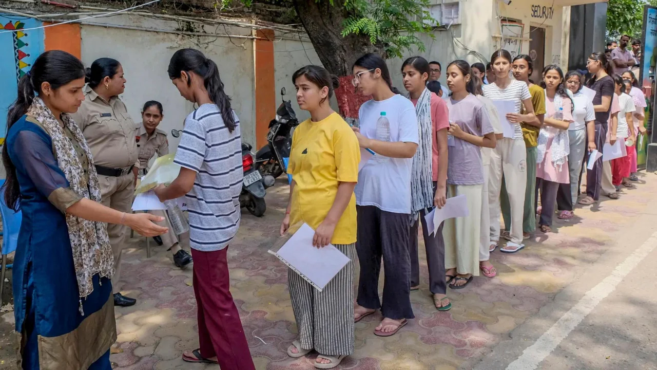 ऑनलाइन नीट-यूजी परीक्षा सुरक्षित लेकिन जटिल, अधिकारियों का कहना
