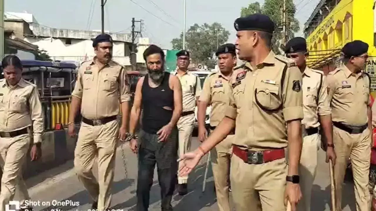 सूदखोर वीरेंद्र तोमर का बड़ा खुलासा: फरारी में बदलता रहा ठिकाना, दो दर्जन फर्जी सिम से करता था संपर्क