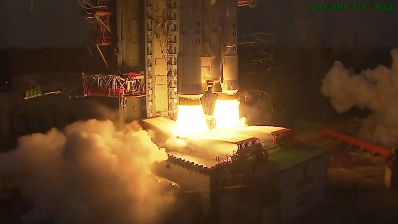ISRO ने लॉन्च किया सबसे भारी सैटेलाइट CMS-03, 'बाहुबली' रॉकेट LVM3-M5 से उड़ान