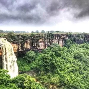 बदल रहा है बस्तर का चेहरा: झरनों और जंगलों के बीच पर्यटन विकास की नई शुरुआत, बढ़ेंगी सुविधाएं और रोजगार